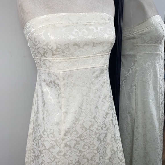 Couture strapless empire waist A-line floral embossed pattern on organic cotton - Picture 2 of 11